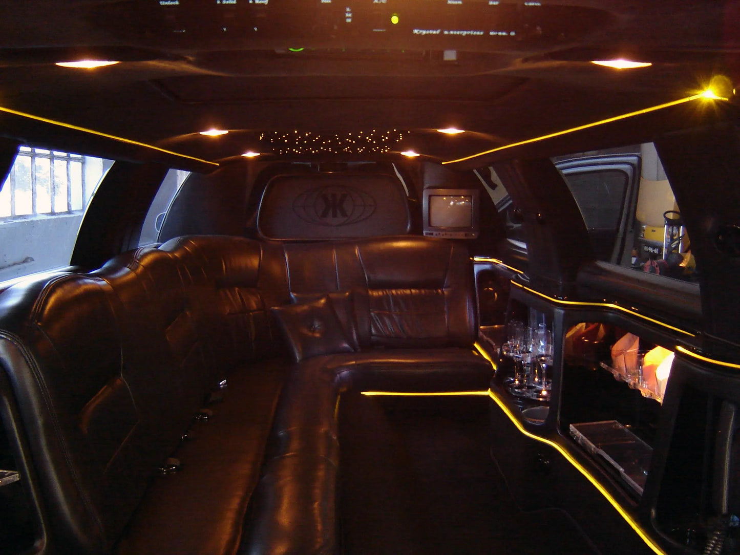 Limousine - Lincoln Town Car HenStagPortugal