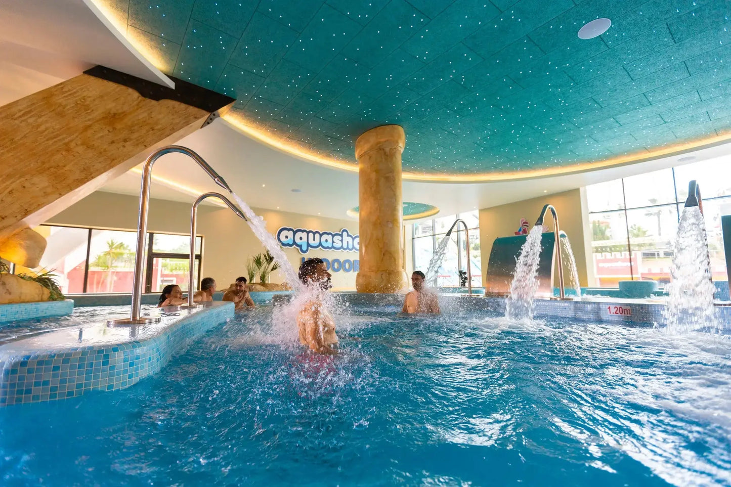 AquaShow Indoor Park HenStagPortugal