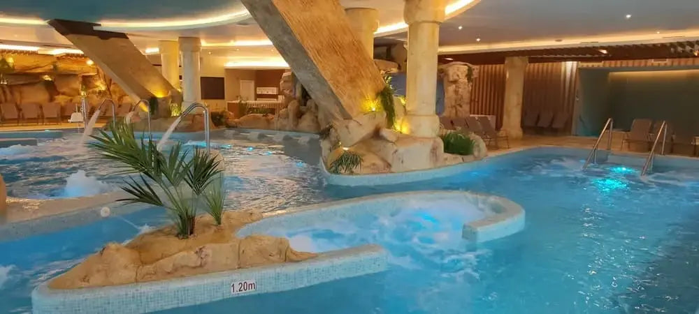 AquaShow Indoor Park HenStagPortugal