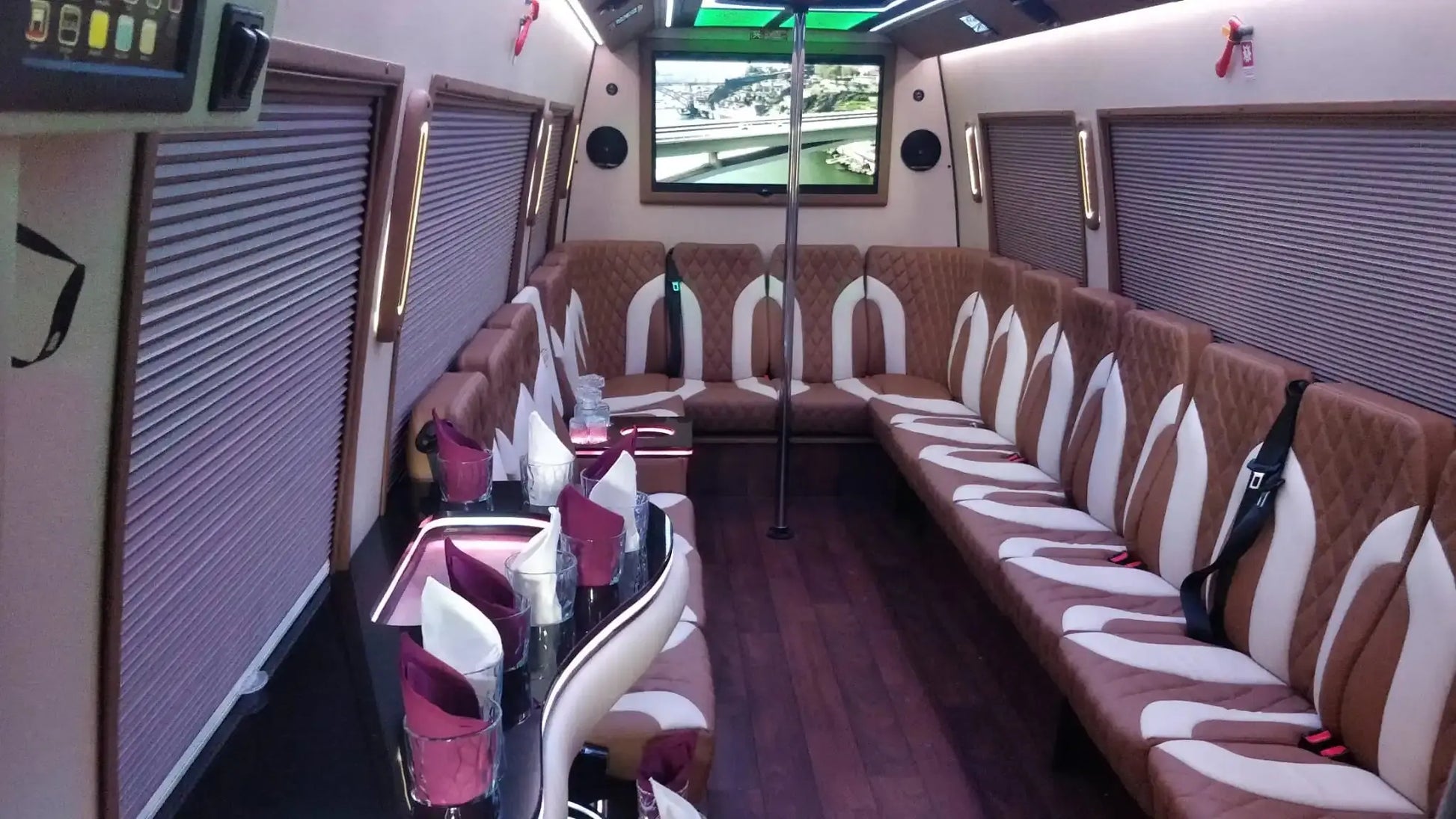 Party Bus & Stripper (M/F) HenStagPortugal