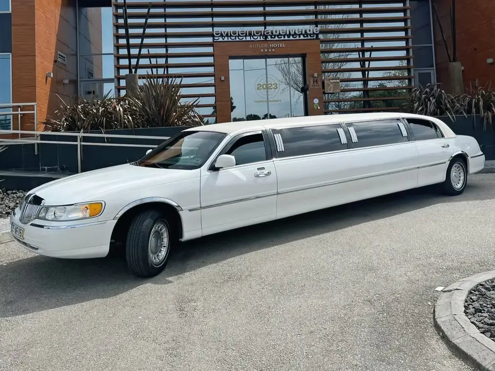 Lincoln Town Car Limousine by HenStagPortugal
