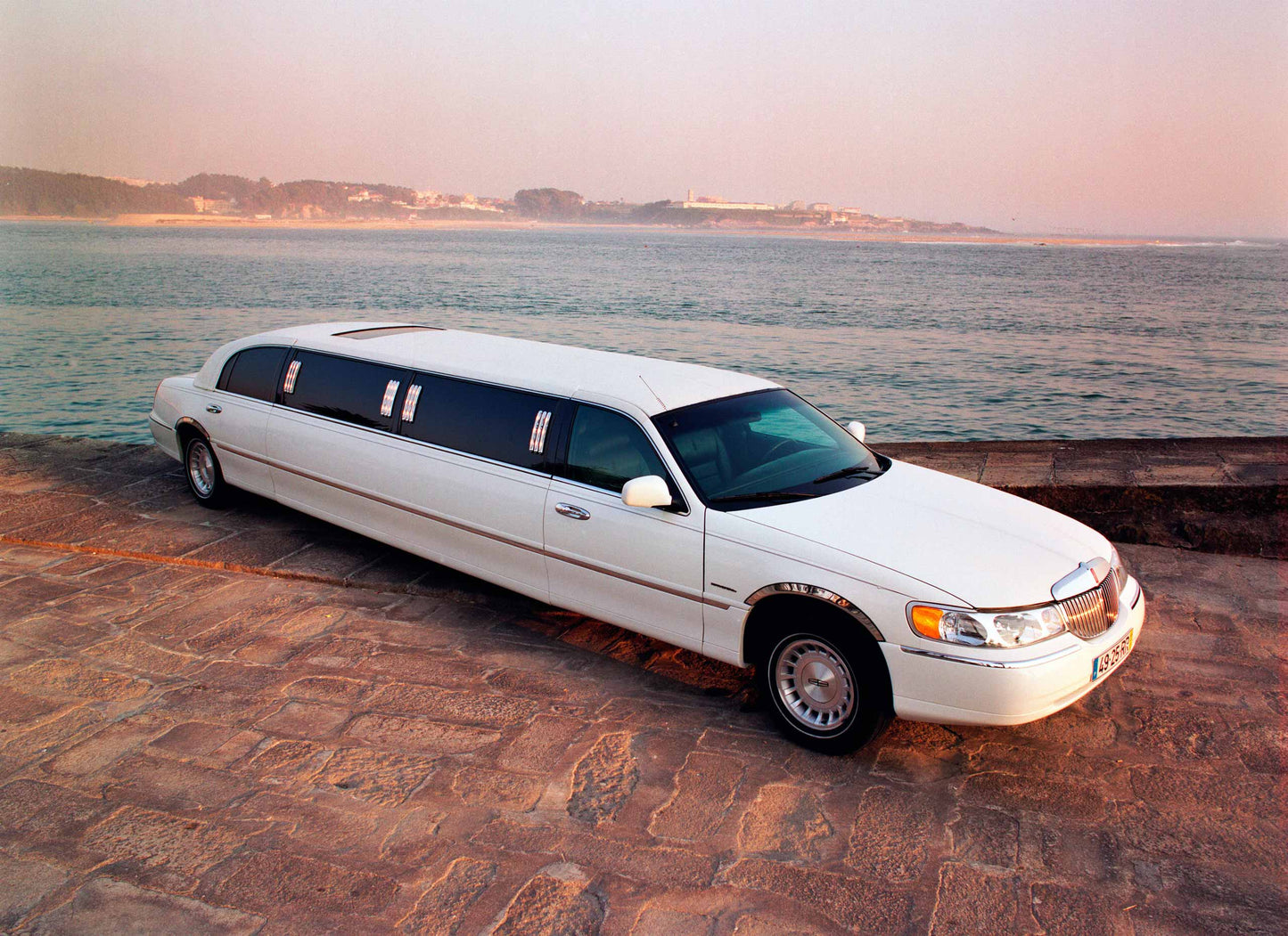Limousine - Lincoln Town Car HenStagPortugal
