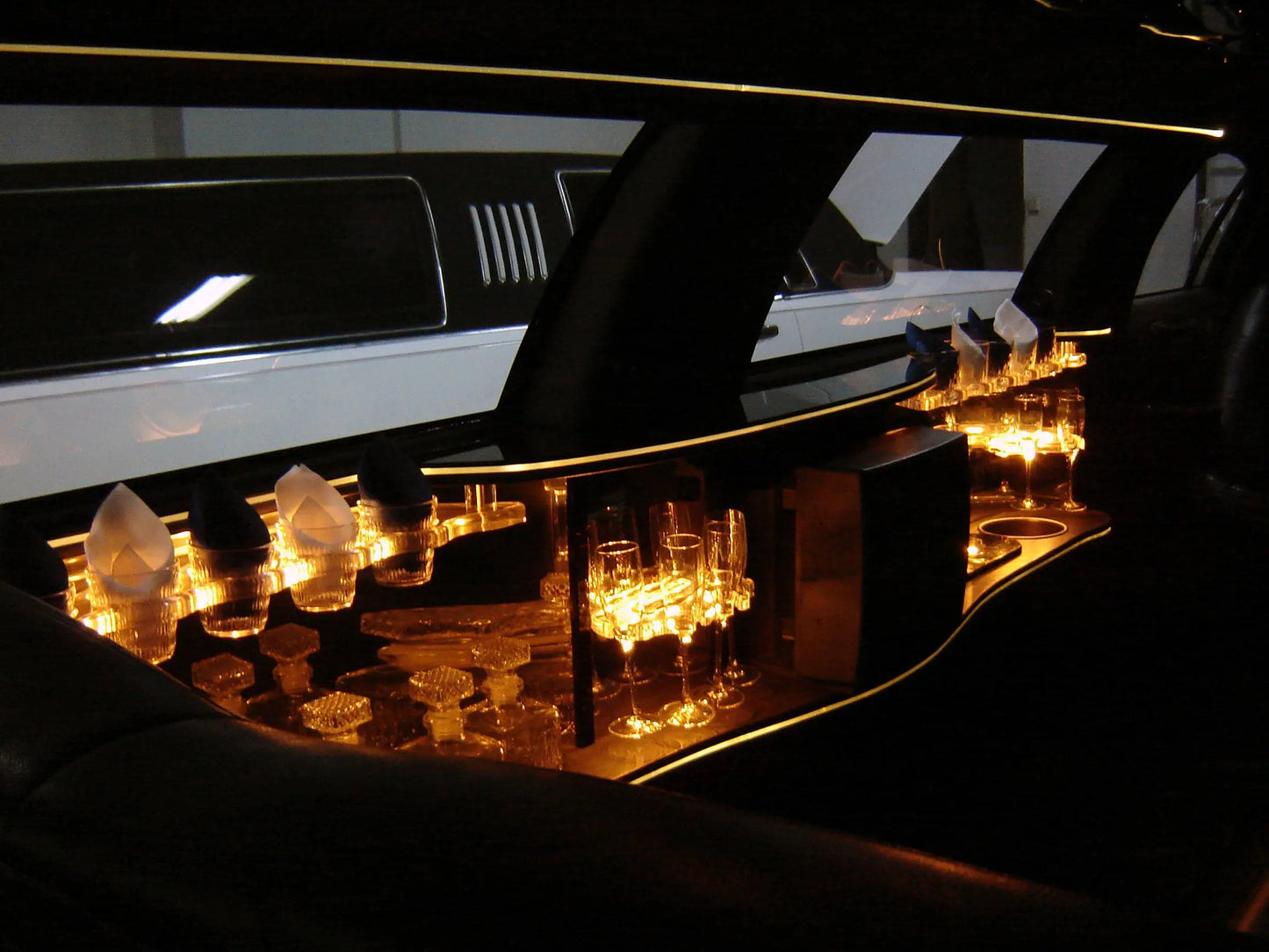 Limousine - Lincoln Town Car HenStagPortugal