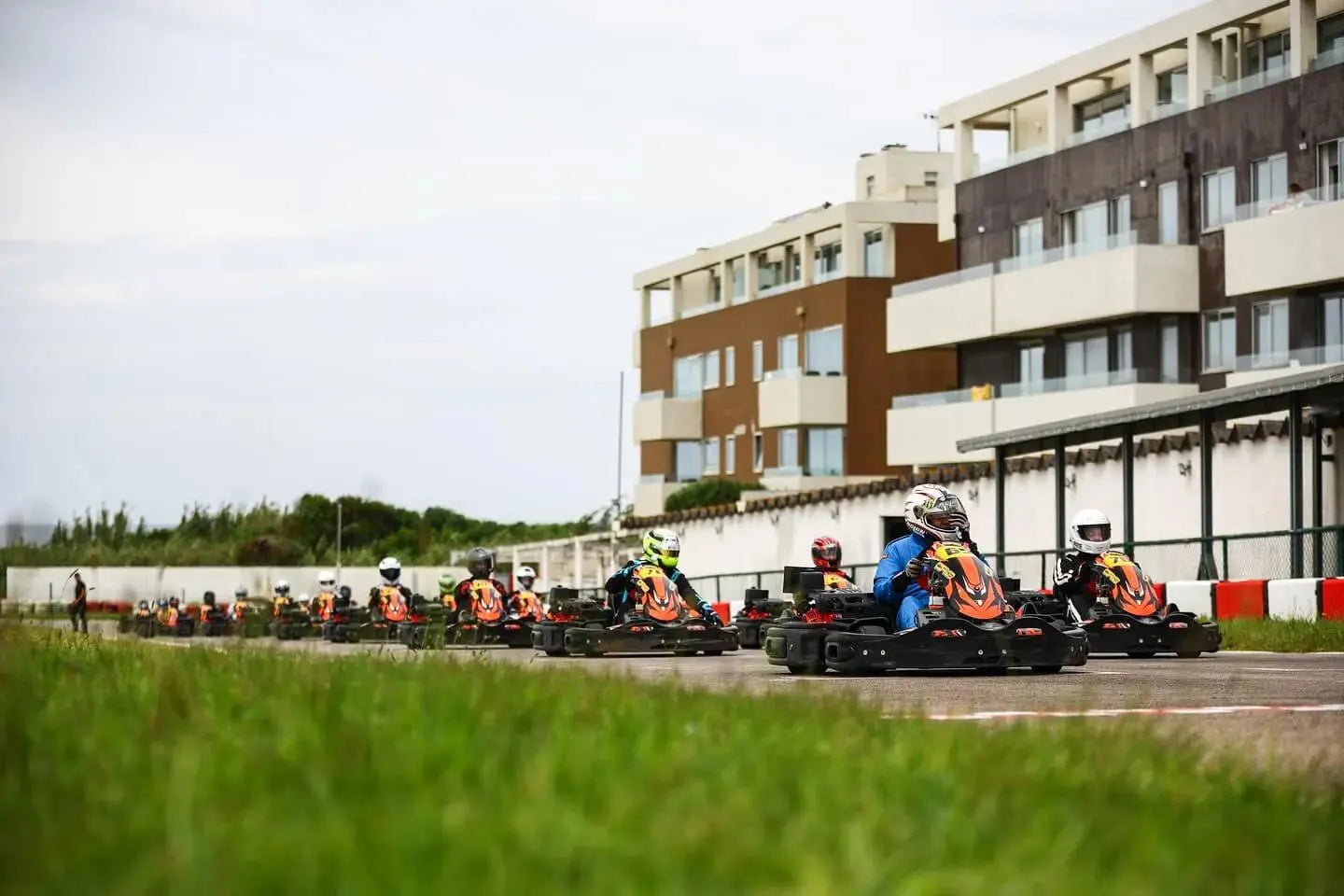 Go-Karting, Boat Party, and Pub Crawl with Open Bar – HenStagPortugal