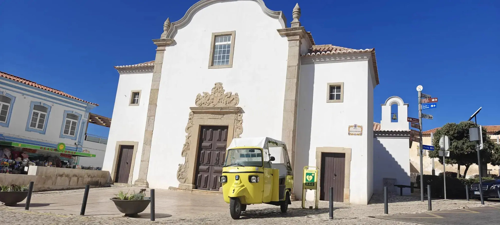 Wine, Winery and Tapas Tour & Tuk Tuk Old Town & Feast by the Sea HenStagPortugal