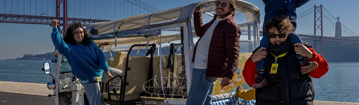 Tuk Tuk - Old City Premium Tour HenStagPortugal