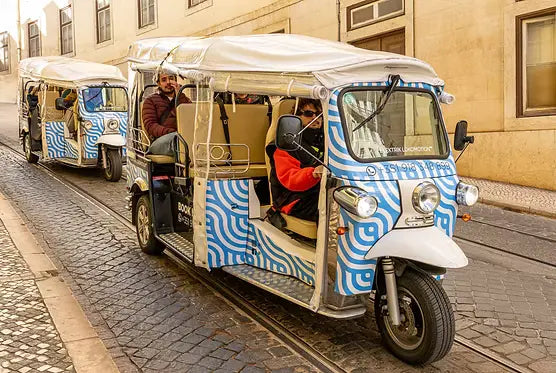 Tuk Tuk - Old City Premium Tour HenStagPortugal